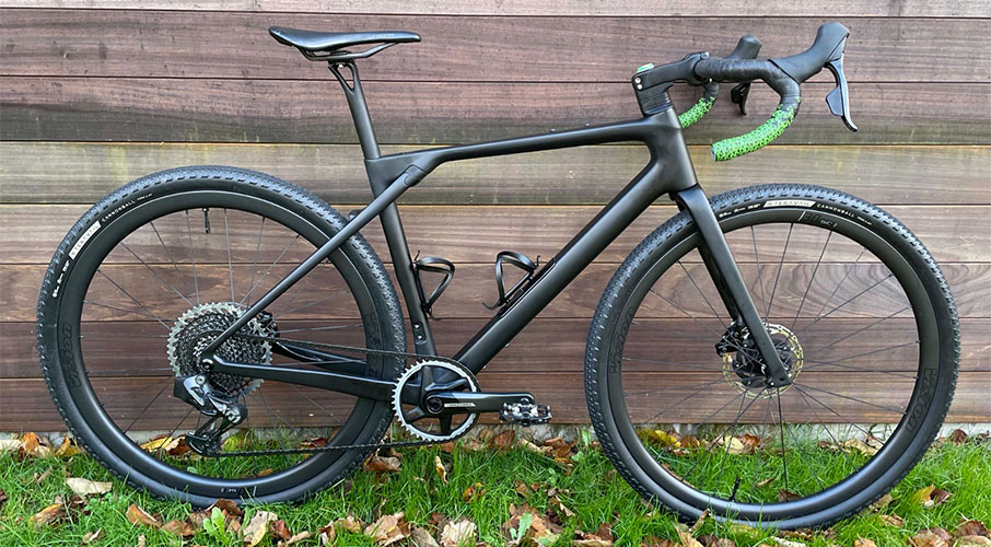 bicicleta completa construida con cuadro de carbono gravel PXG073-D